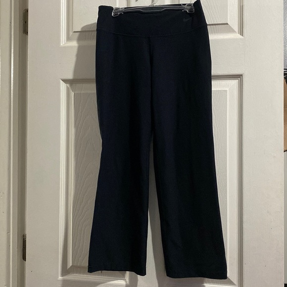 Nike crops - Picture 1 of 2